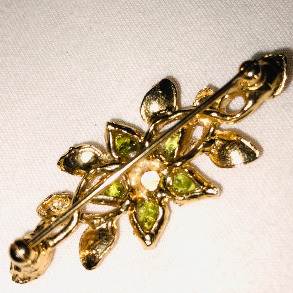 Brooch/Earrings Set - Picture 3 of 5